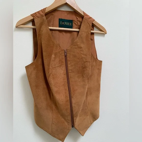 Danier Cognac Suede Zip-Front Vest - Picture 3 of 11